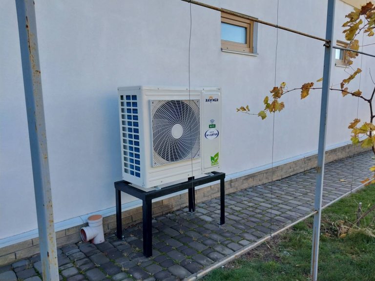 Read more about the article <span lang ="ru">Установка теплового насоса Raymer RAY 13DS1 EVI, сплит система на 13 кВт. Киевская обл., с.Рославичи</span>