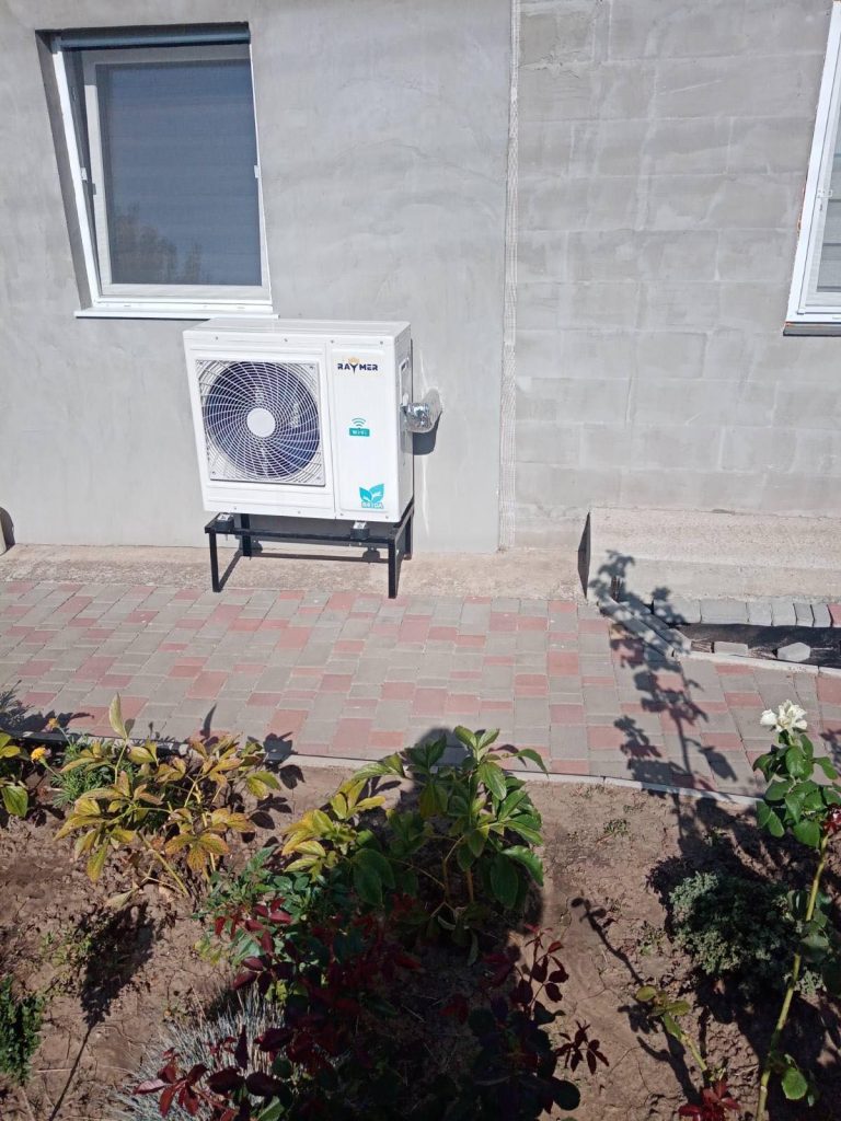 Read more about the article <span lang ="ru">Установка теплового насоса Raymer RAY-07MN в частном доме на 80 м², с. Нерубайское</span>