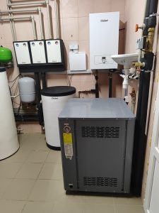 Read more about the article <span lang ="ru">Грунтовый (геотермальный) тепловой насос Raymer RAY-15WW (380В) в частном доме на 160 м² в г. Сумы</span>