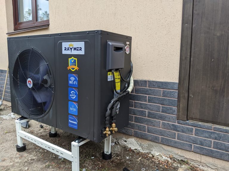 Read more about the article <span lang ="ru">Монтаж теплового насоса Raymer RAY-15DS2-EVI на 15 кВт в доме на 120 м² в поселке Горенычи</span>