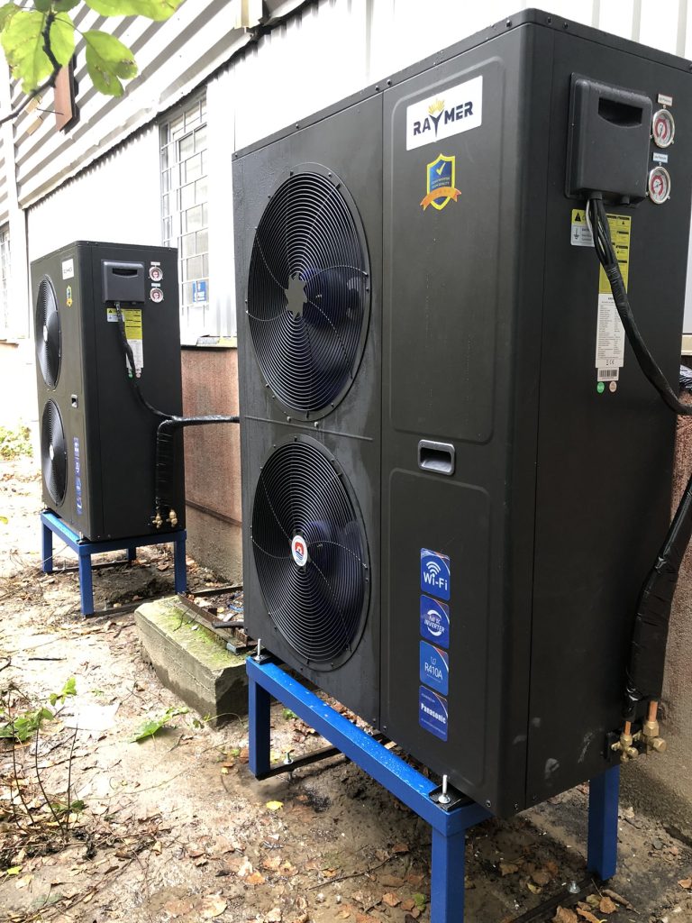 Подробнее о статье <спан lang="ru">Тепловой насос для предприятия «Киев Технологии», промышленный ангар 600 м² | Раймер РЭЙ-24ДС2-ЭВИ (380В) черный</охватывать>