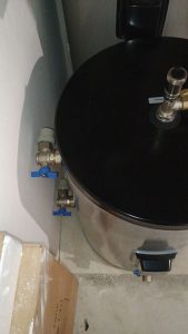 Монтаж теплового насоса под лестницей Raymer RAY-13DS2-EVI на 13 кВт 11