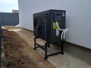 Монтаж теплового насоса под лестницей Raymer RAY-13DS2-EVI на 13 кВт 2