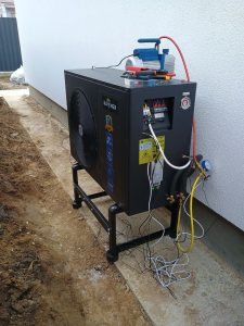 Монтаж теплового насоса под лестницей Raymer RAY-13DS2-EVI на 13 кВт 4