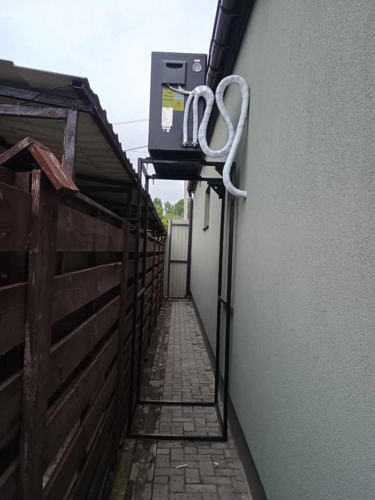 Подробнее о статье <спан lang="ru">Тепловой насос Raymer RAY-15DS2-EVI | Монтаж на маленькой территории г. Вишневое, офисное помещение 150 кв.м</охватывать>